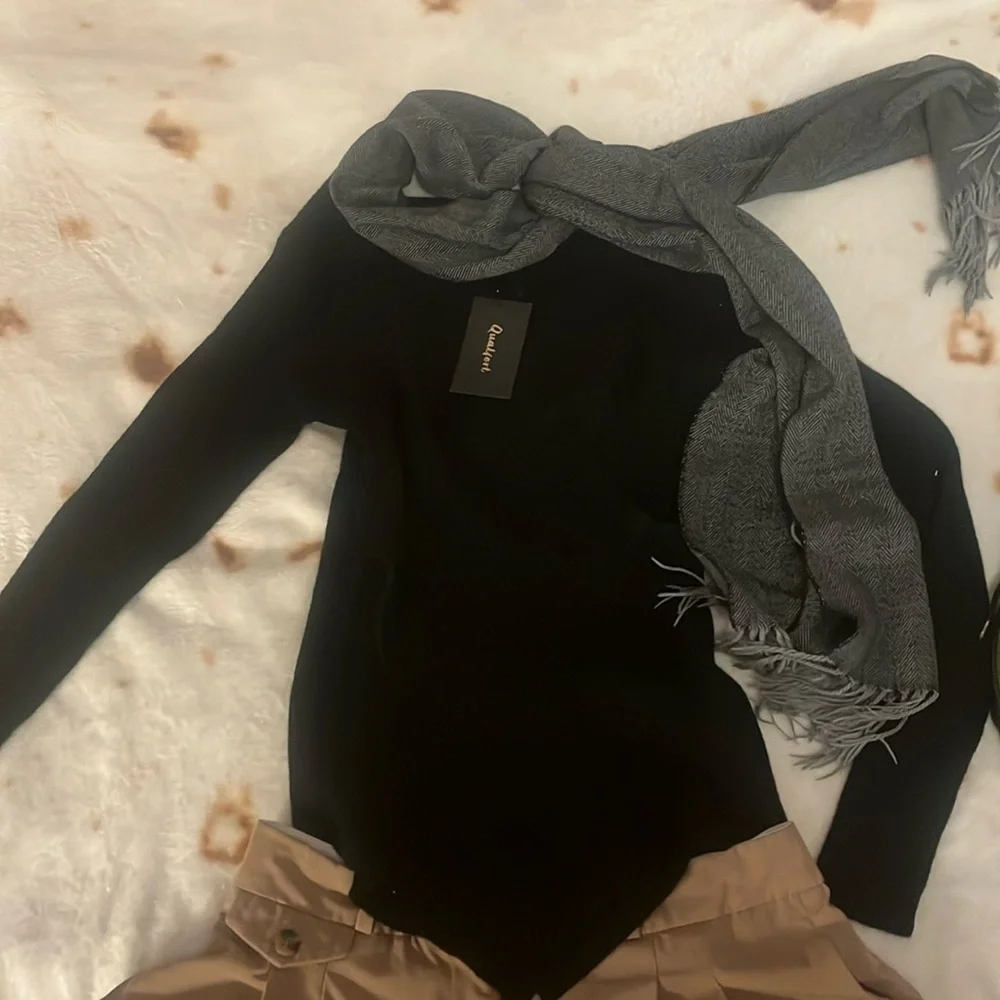 Qualfort size Medium black ribbed sweater - Picture 2 of 13